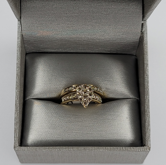 10K Diamond Ring Set - Picture 2 of 16